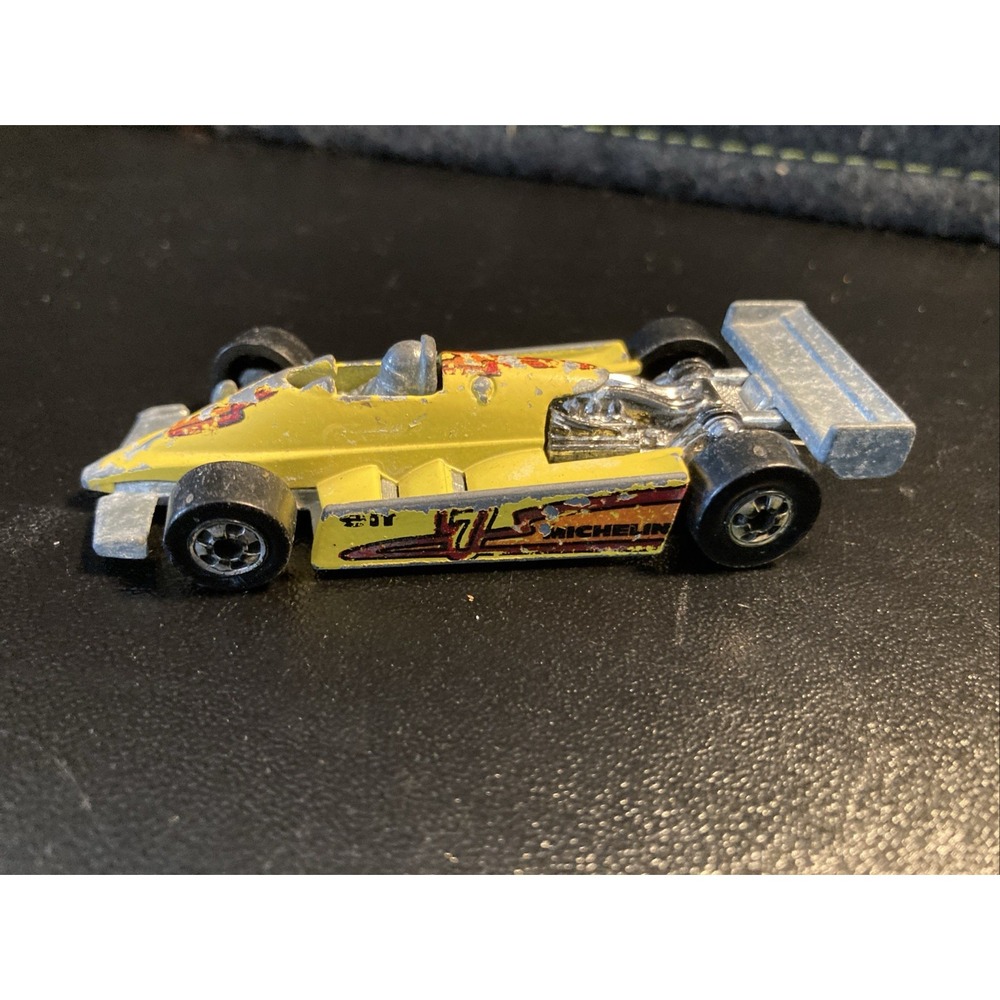 1/64 Scale Turbo Streak Open-Wheel F1 Race Car (Goodyear Real Riders) Hot Wheels